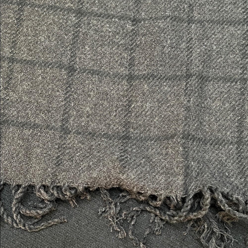 Elegant Black Plaid Women's Wrap Fringe Soft 100% Acrylic Versatile Layering - Picture 7 of 8